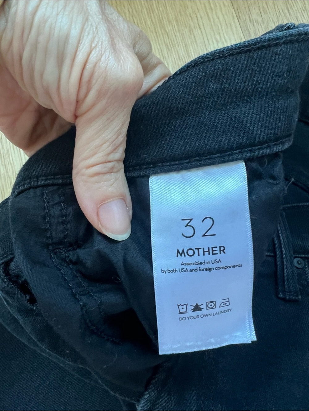 MOTHER Women’s Black mid rise rambler zip flood jeans size 32 - Picture 5 of 5